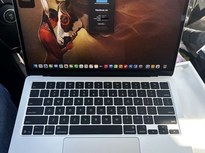 2025 Macbook Air 13" M4 16 GB