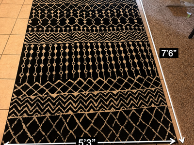 5'3"x7'6" black and white area rug