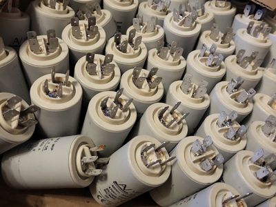 Kemet 1.27.4AC3 MKP Capacitors 7.5uF 400V-470V 50/60Hz - Box of 50+