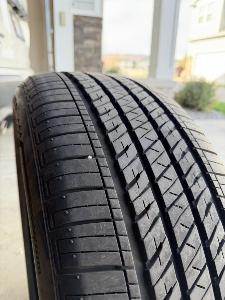 LIKE NEW Bridgestone Turanza EL450 Tires 235/50r19
