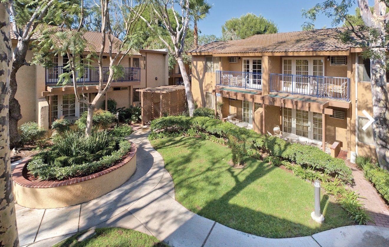Anaheim condo near Disney for fall break!
