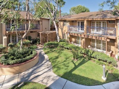 Anaheim condo near Disney for fall break!