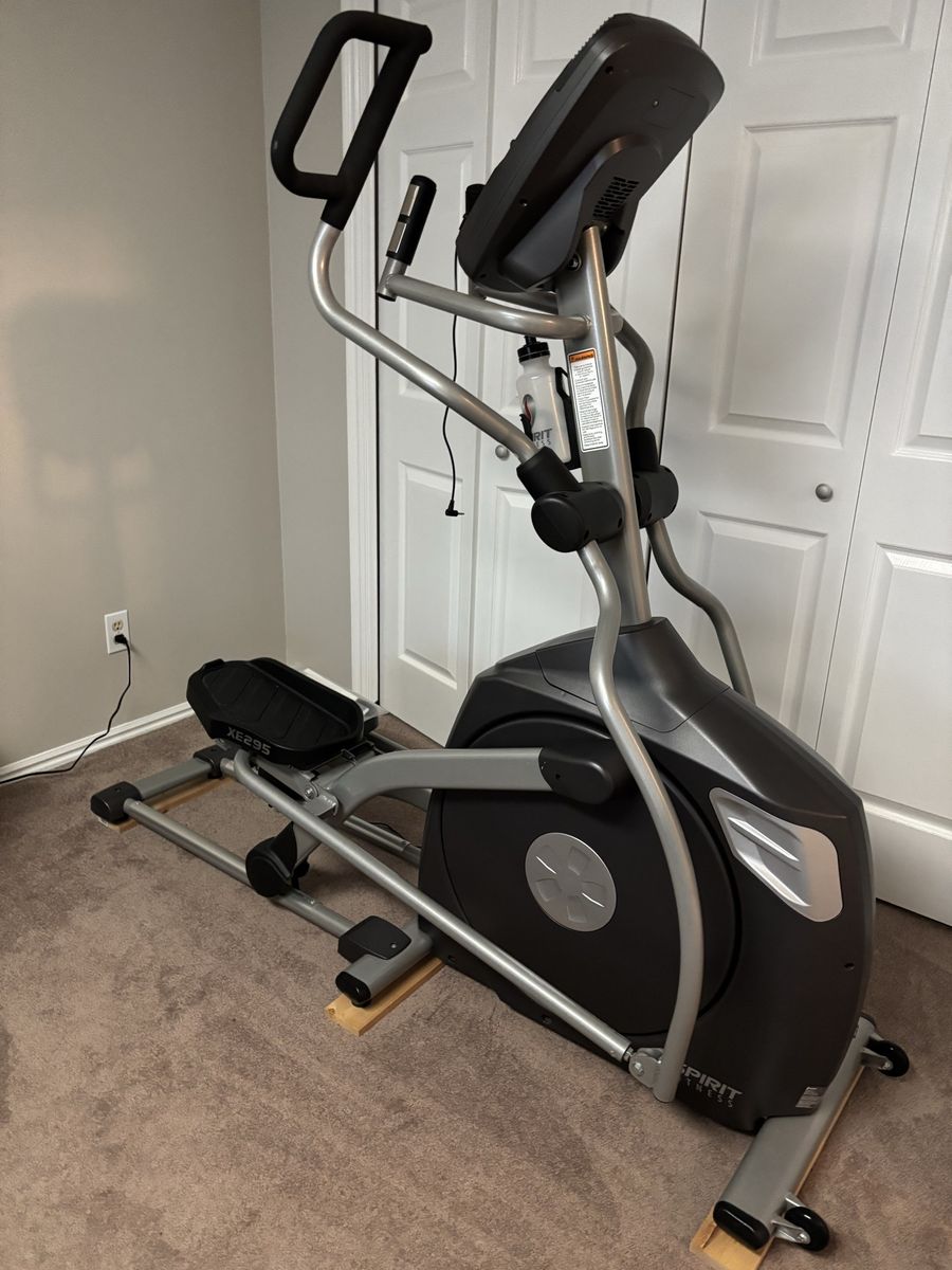 Elliptical  Spirit Fitness XE 295