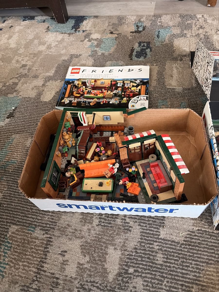 2 incomplete LEGO Friends Central Perk sets