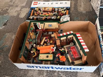 2 incomplete LEGO Friends Central Perk sets