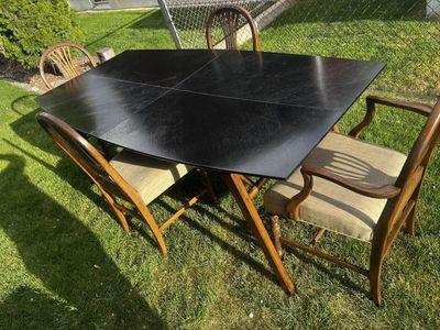 Beautiful Dining Table Set