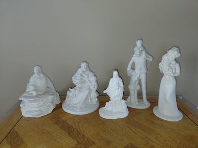 Figurines