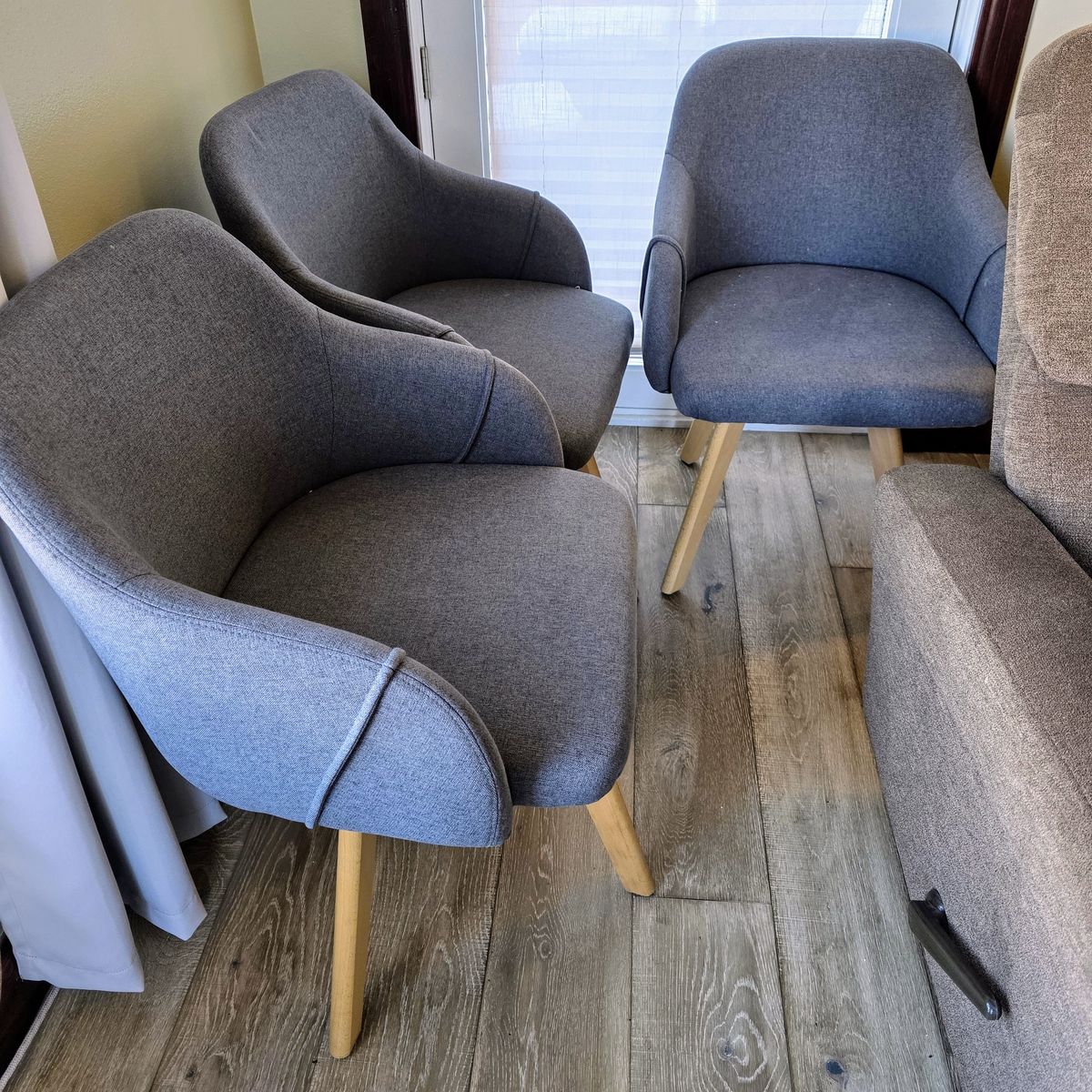 Dining room swivel chairs