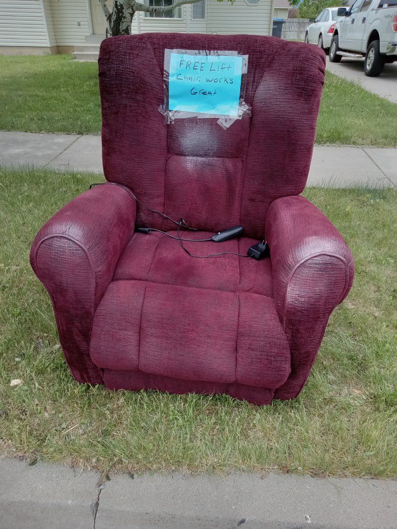 FREE LIFT CHAIR WORKS GREAT