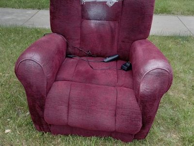 FREE LIFT CHAIR WORKS GREAT