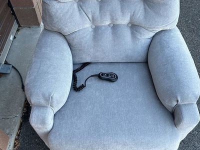 Petite Power Recliner