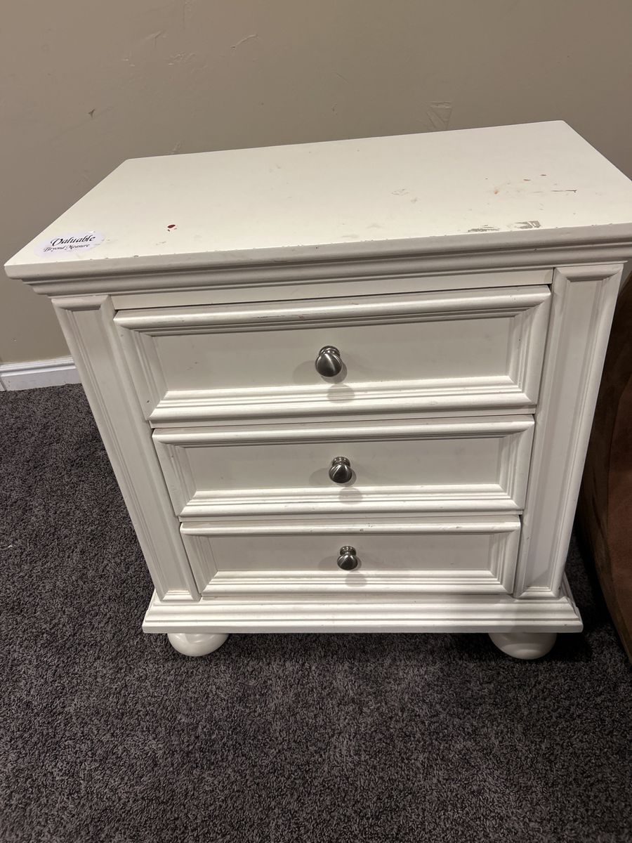 3 drawer night stand