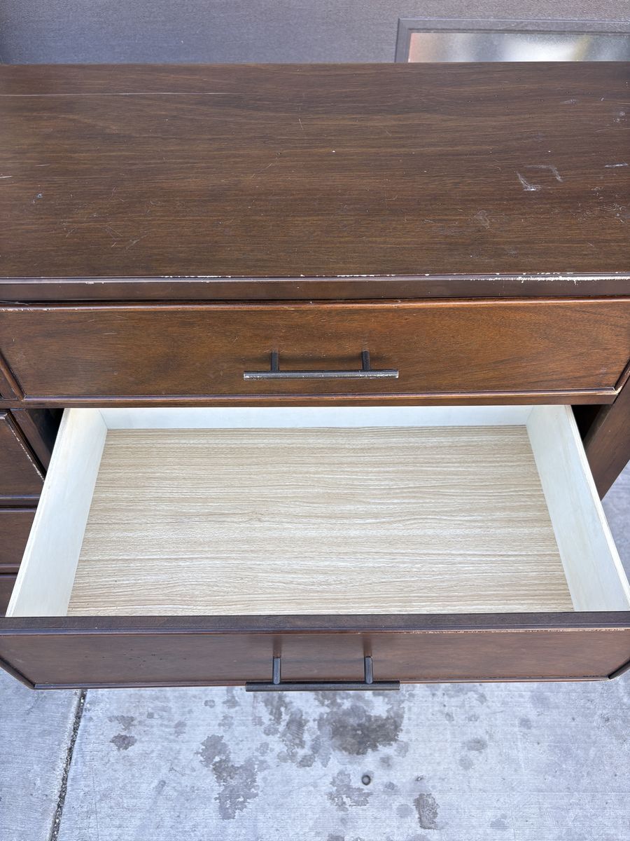 Main image 3