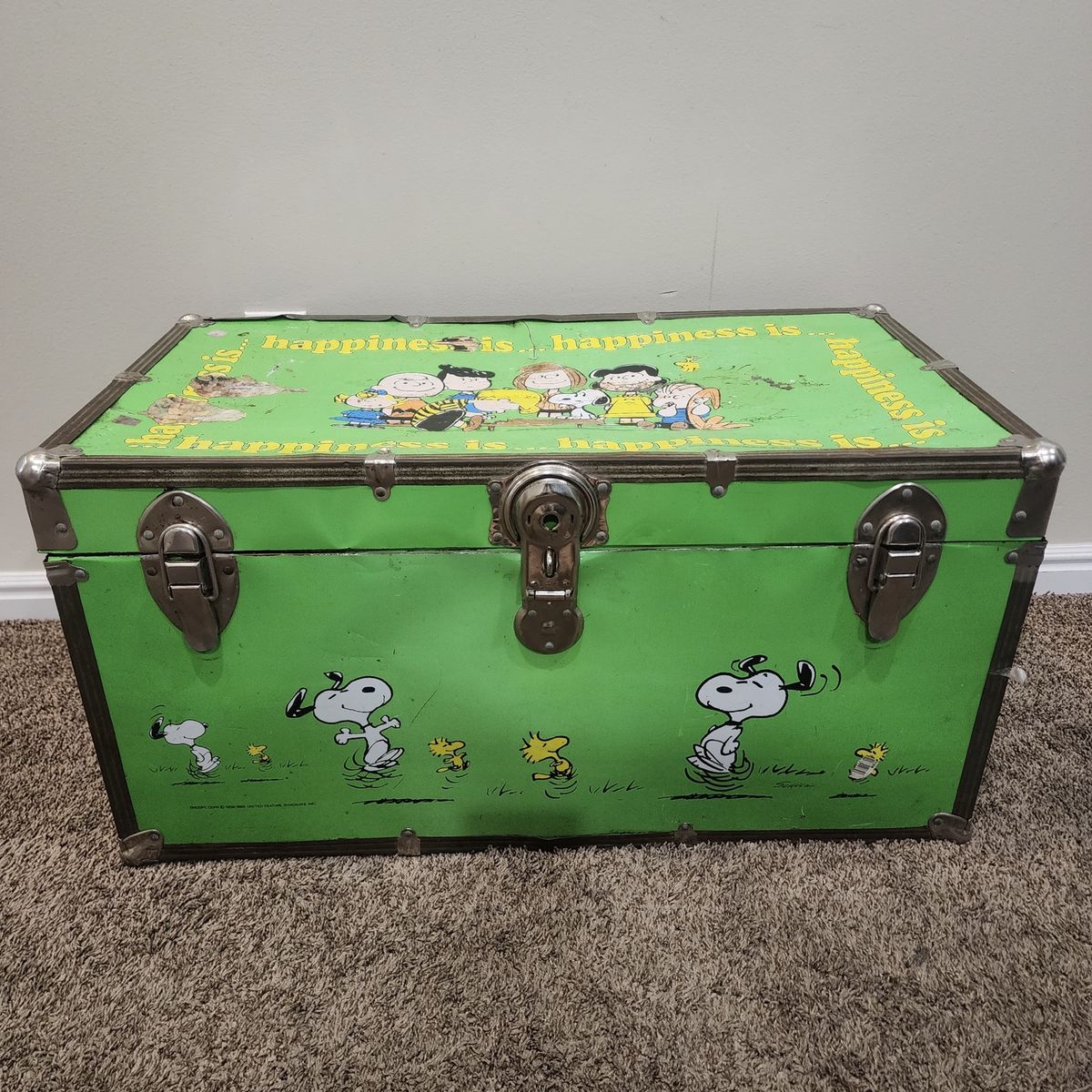 VINTAGE SNOOPY METAL STEAMER TOY TRUNK w/ HANDLES HAPPINESS IS LOGO RARE STYLE COLLECTOR KIDS ROOM
