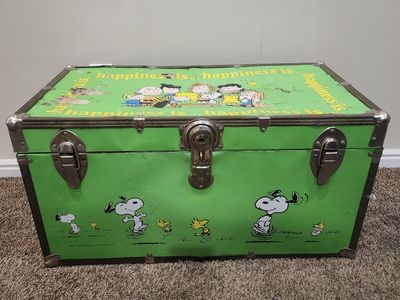 VINTAGE SNOOPY METAL STEAMER TOY TRUNK w/ HANDLES HAPPINESS IS LOGO RARE STYLE COLLECTOR KIDS ROOM