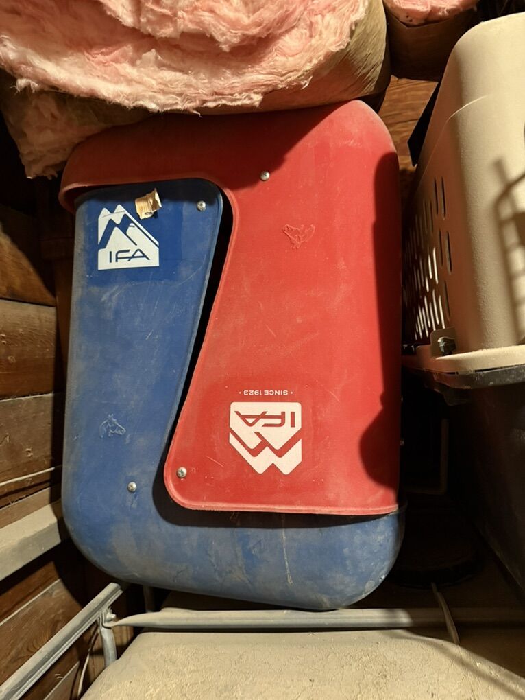 IFA Hanging Horse Trough