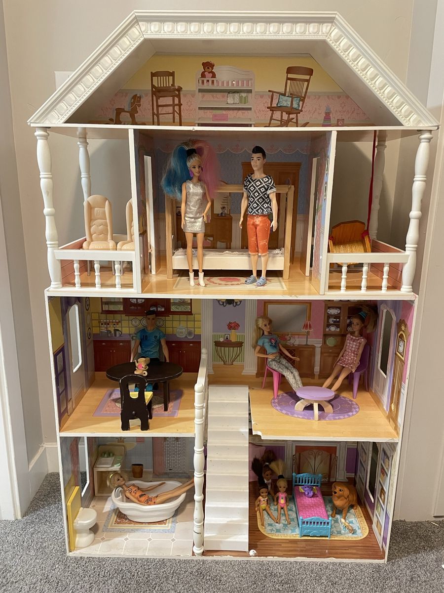 Tall Barbie House, Great condition!