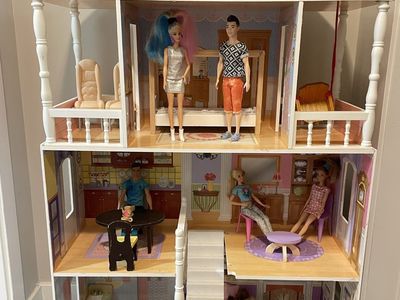 Tall Barbie House, Great condition!