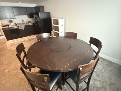 Unique game or dinning table - round or square - w/ 6 chairs