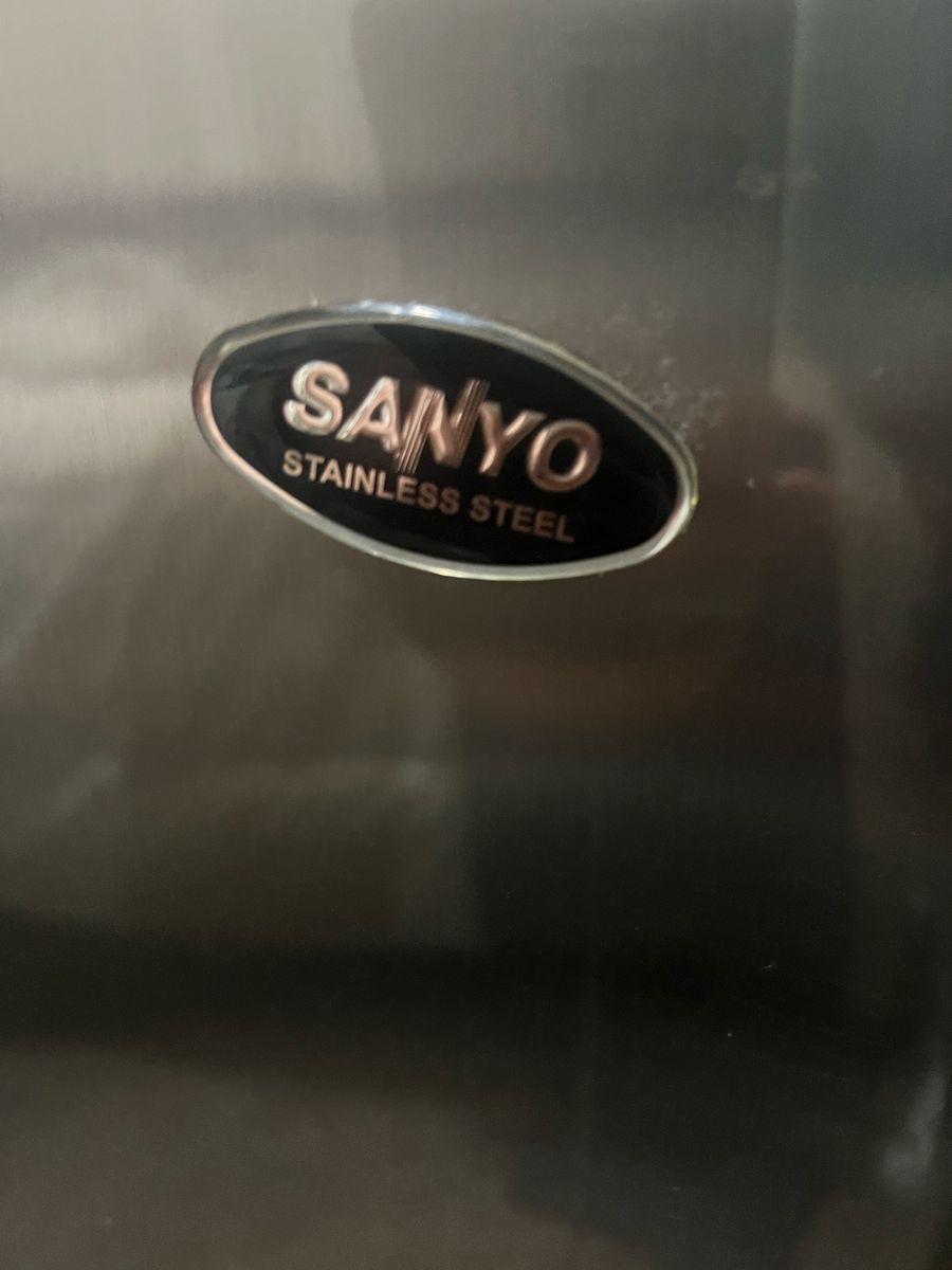 Sanyo mini Fridge