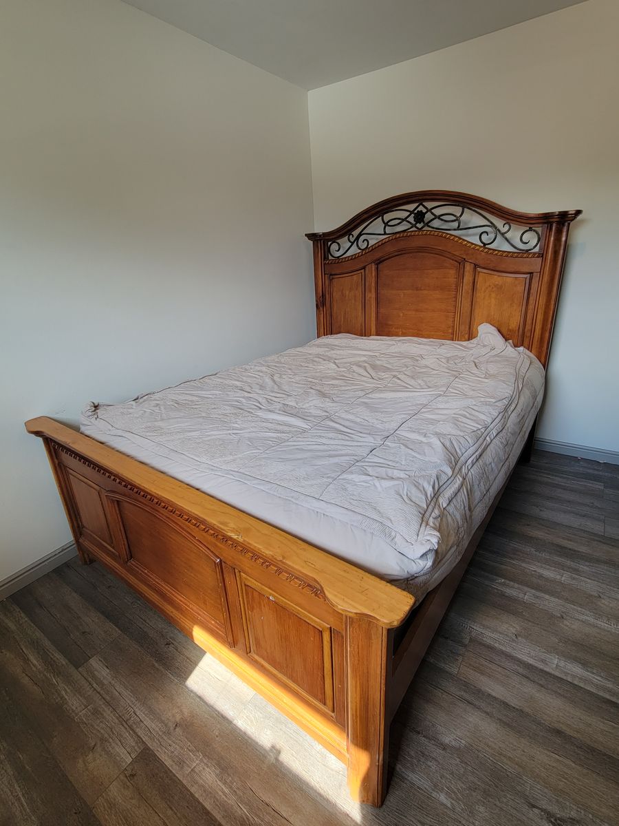 Solid Wood Queen Bed, Dresser and Nightstand