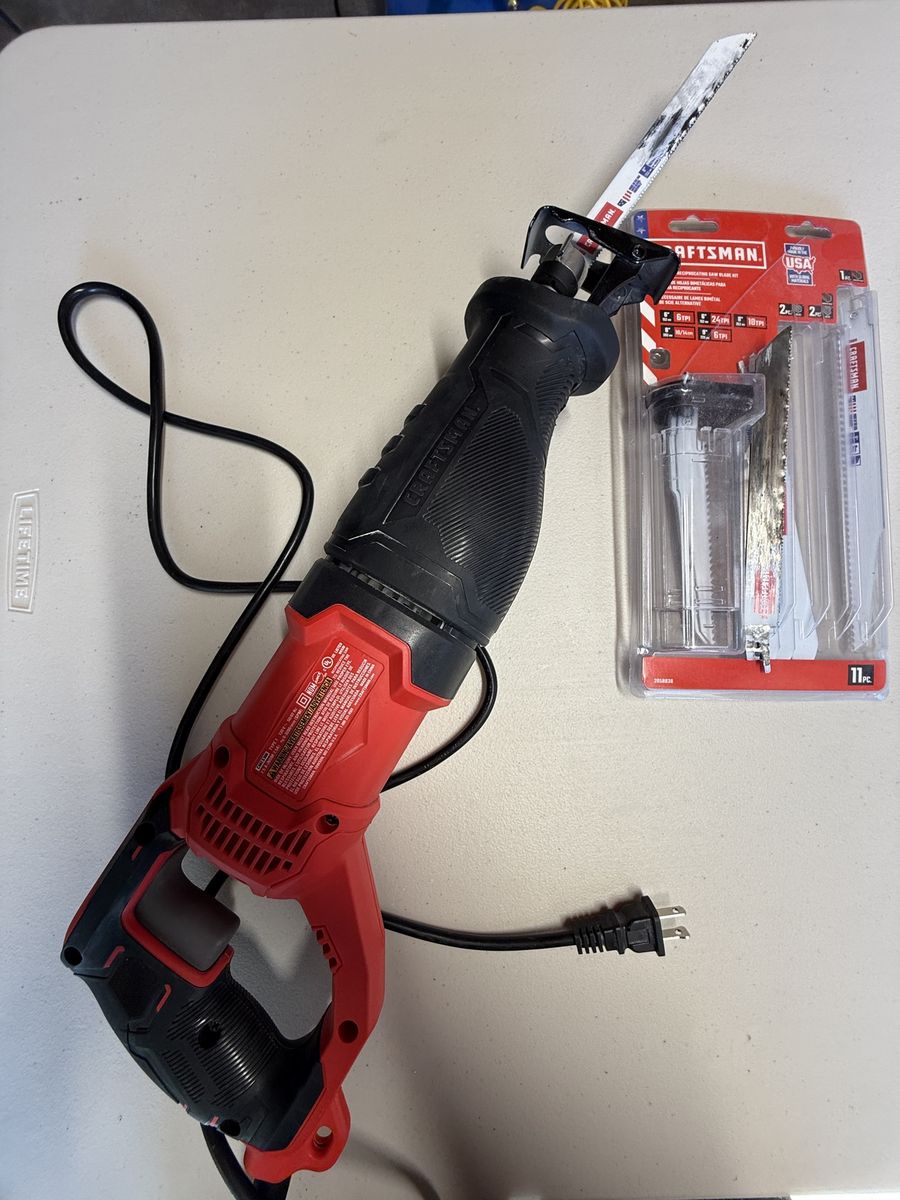 Craftsman reciprocating saw with extra blades