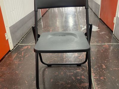 BLACK FOLDING CHAIRS. SET OF 6