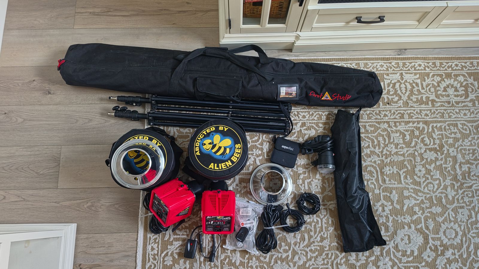 Photography Studio Lighting Kit (Paul Buff Alien Bee 400 l)