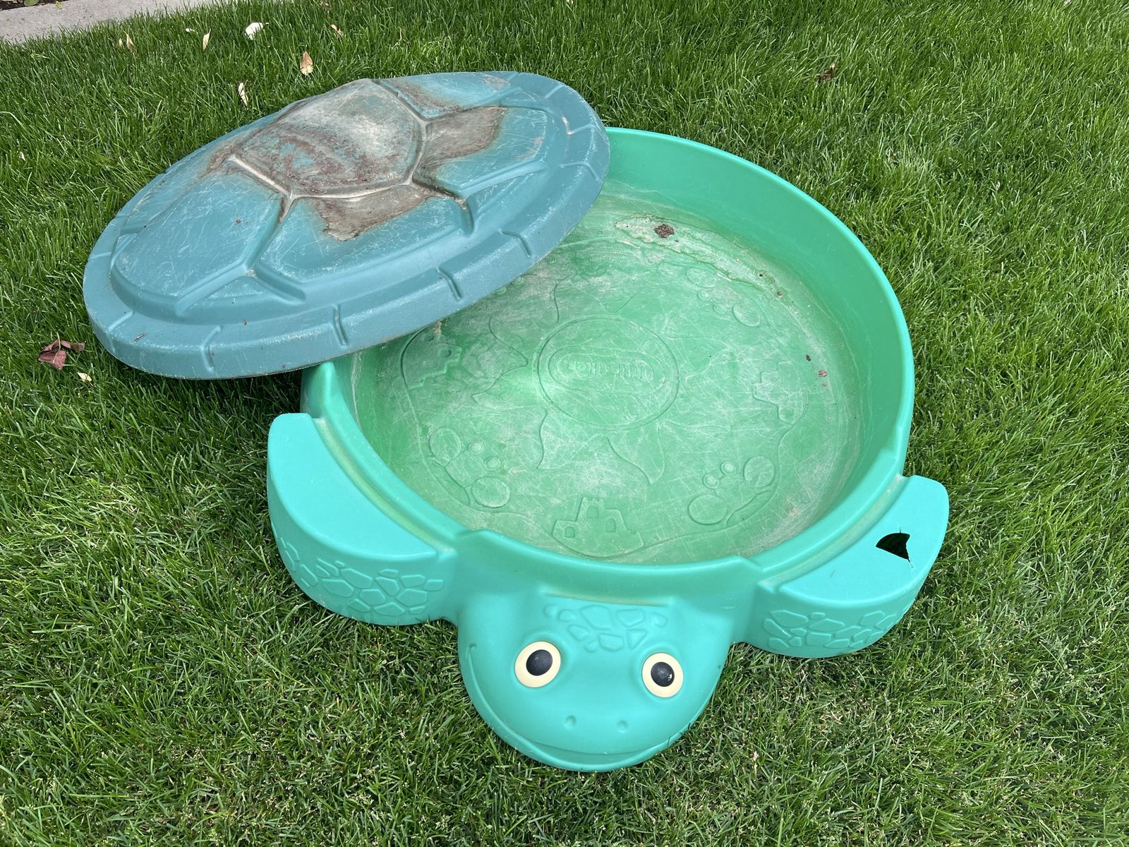 Little tikes turtle sandbox (does have damage as shown)