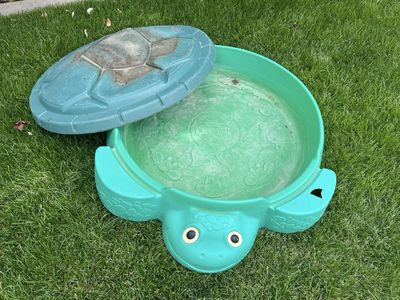 Little tikes turtle sandbox (does have damage as shown)