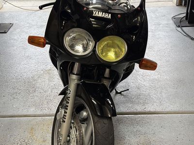 1999 Yamaha FZR600