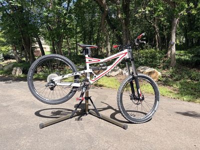 Specialized Status II Downhill Mountain Bike - White/Red, Fox Van RC Shock