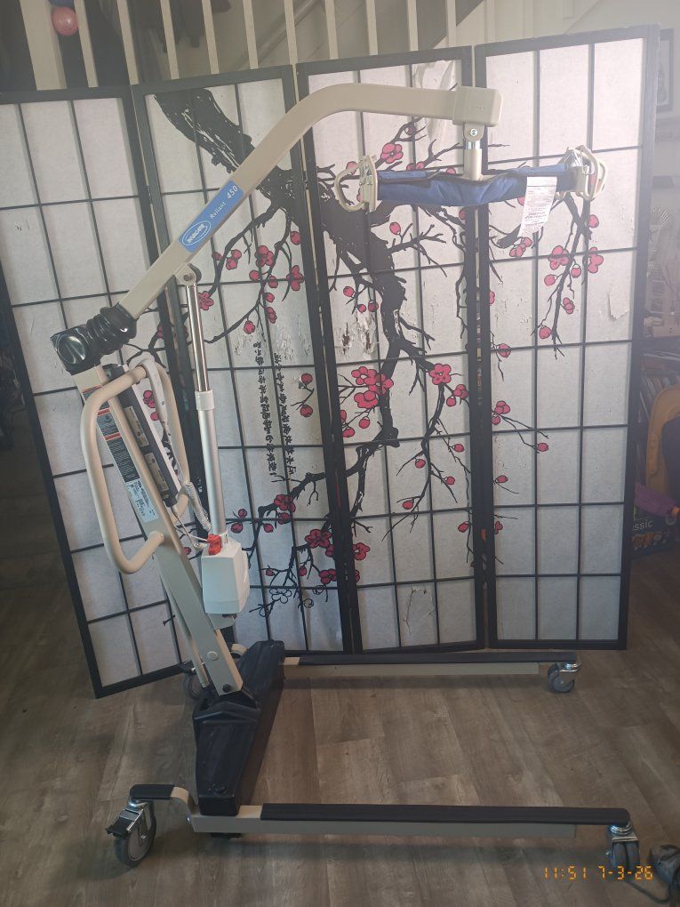 Invacare Patient Lift - Hydraulic/Electric -Never Been Used $550 OBO