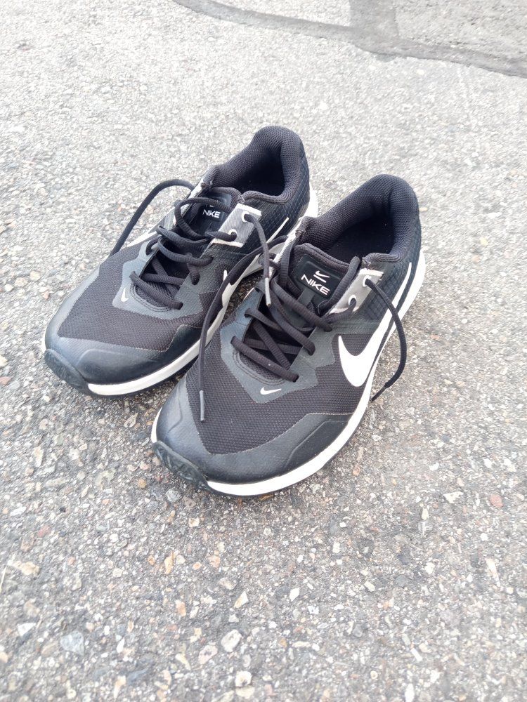 size 9 1/2 Nike men's shoes 