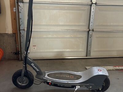 Razor E-Scooter E300