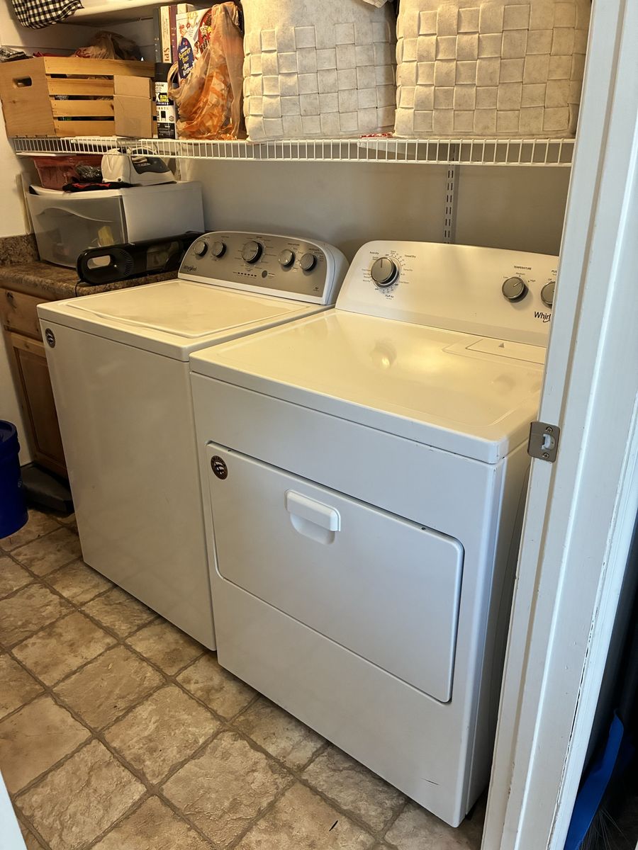 Whirlpool washer and electric dryer