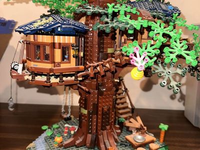 LEGO Ideas 21318 Tree House Built Set