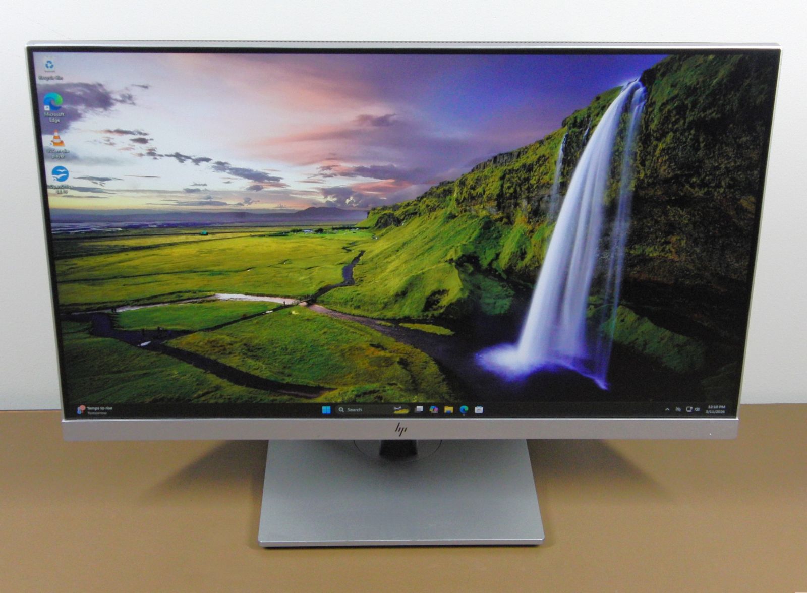 HP EliteDisplay E243 24” Monitor HDMI / DVI / VGA