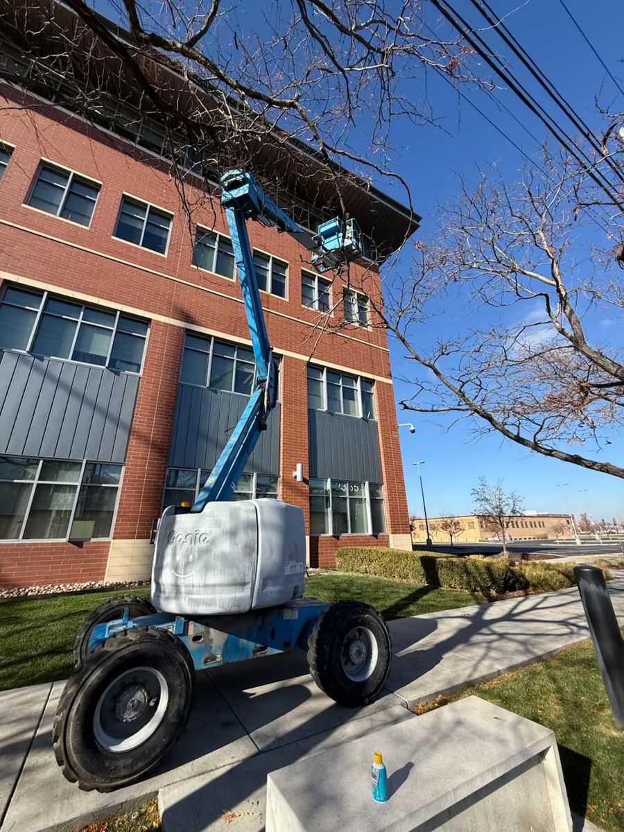 BOOM LIFT - GENIE Z30/25J  RENTAL