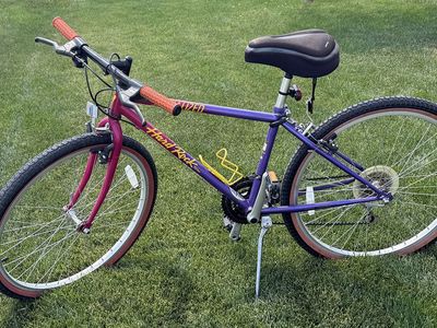 Specialized Hard Rock Mountain Bike, 21-Speed, w/ Water Bottle Holder