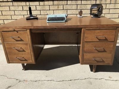 Vintage Mid Century Modern desk awesome quality made by Leopold MCM