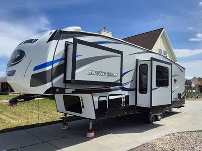 2019 Arctic wolf 305ML6 5th wheel