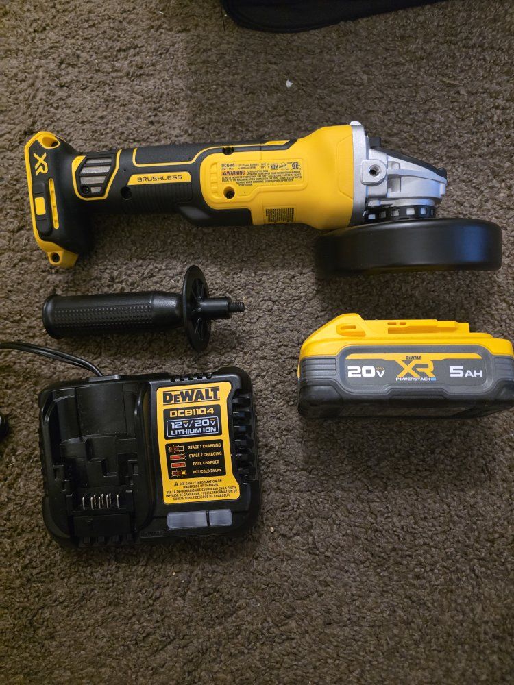 New DEWALT 20V MAX XR Cordless 4.5" Angle Grinder with Powerstack 5Ah Battery
