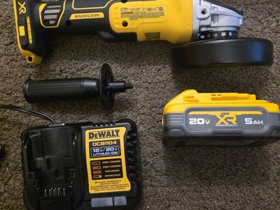 New DEWALT 20V MAX XR Cordless 4.5" Angle Grinder with Powerstack 5Ah Battery