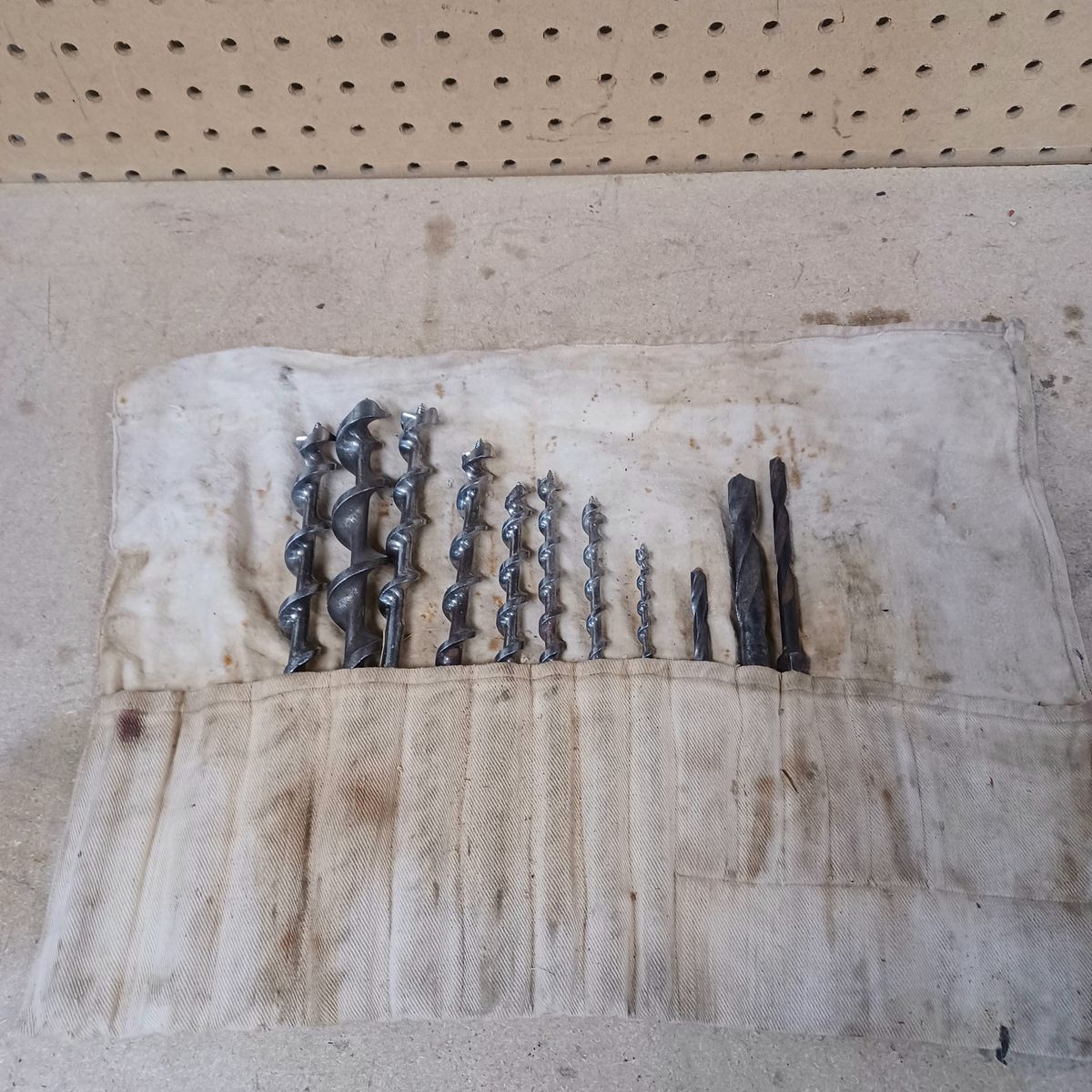 Vintage drillbits Brace and bit set
