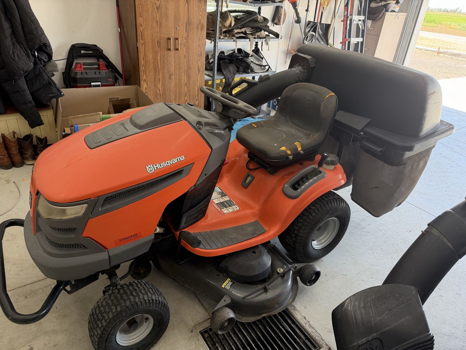 Husqvarna YT48DXLS 48" Riding Lawn Mower Tractor with Bagger - Used