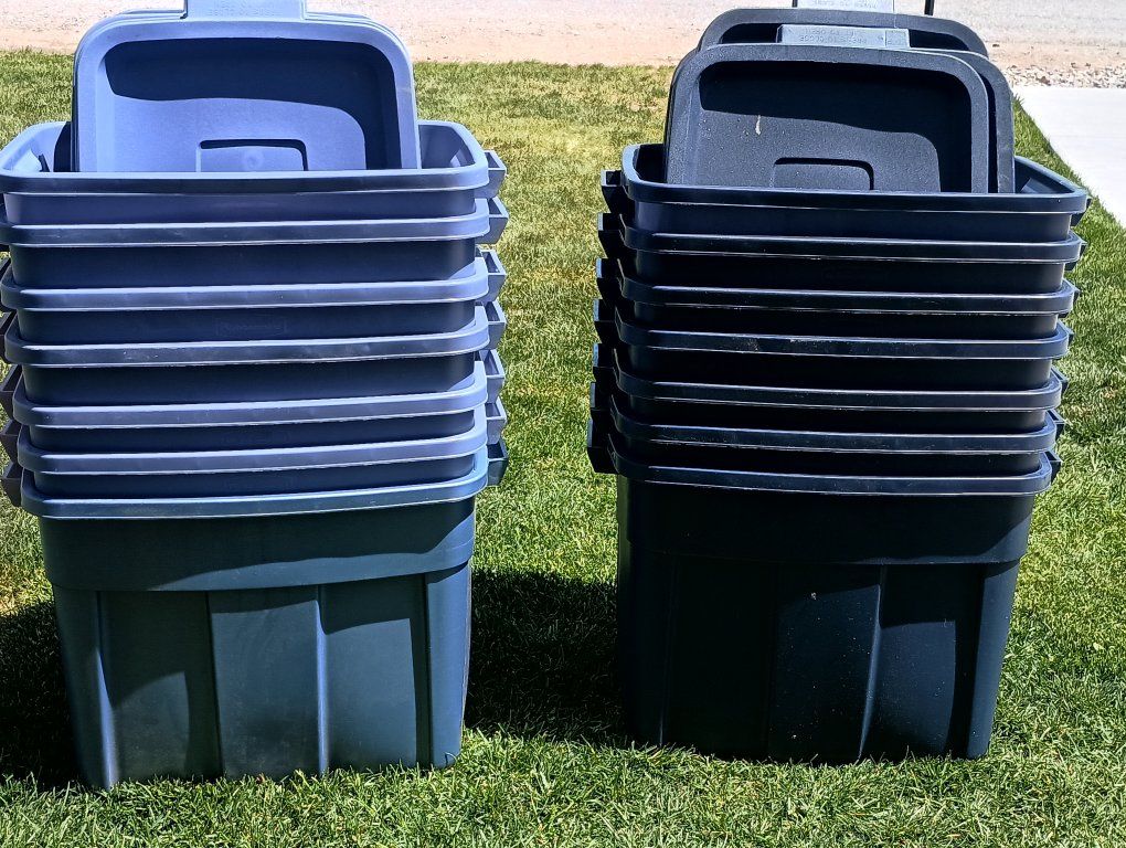 RUBBERMAID ROUGHNECK TOTES 18 GALLON