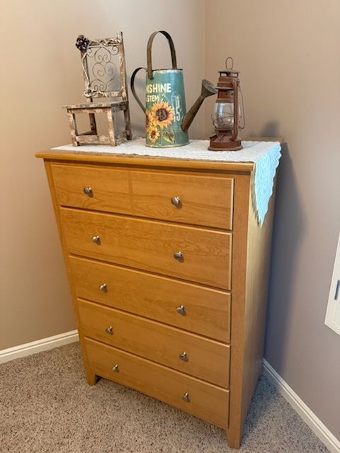 Honey Oak Wood 5-Drawer Bedroom Dresser - Excellent Condition