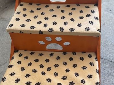 Wooden Pet Steps Stairs 3-Tier Cream with Black Paw Print Carpet