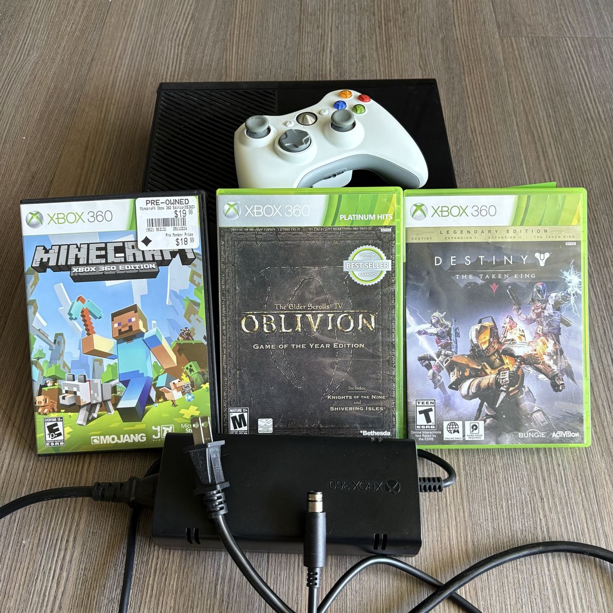 Xbox 360 E + Games